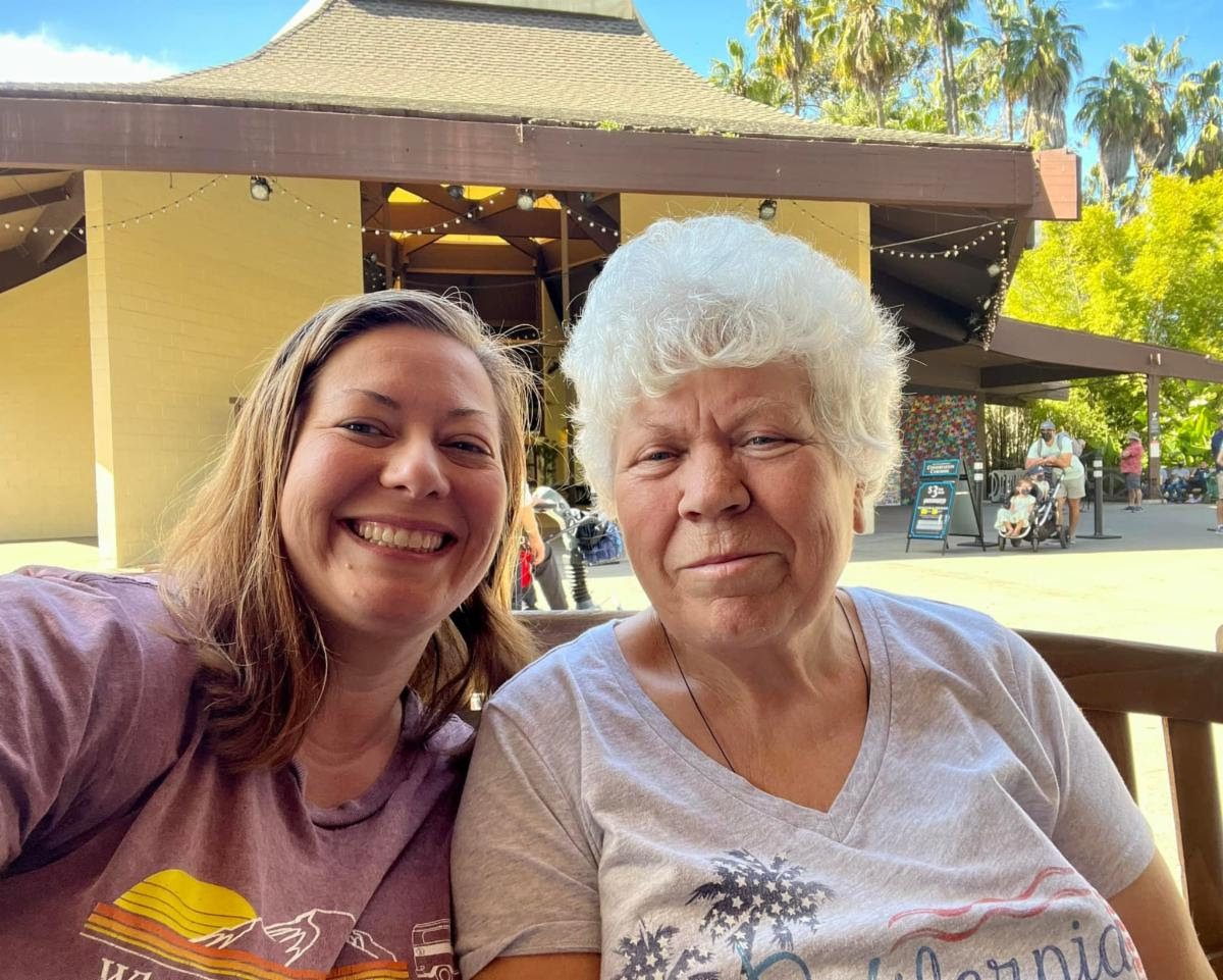 Zina and Diane Uhri